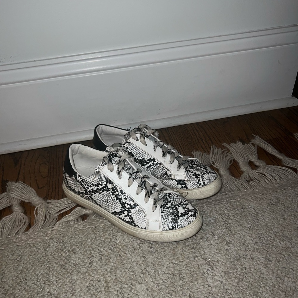 Black and White Snakeskin Fashion Sneakers